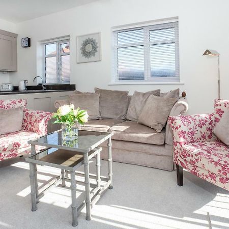 White House Apartments-Free Parking 1 Car Per Apartment Йорк Екстер'єр фото