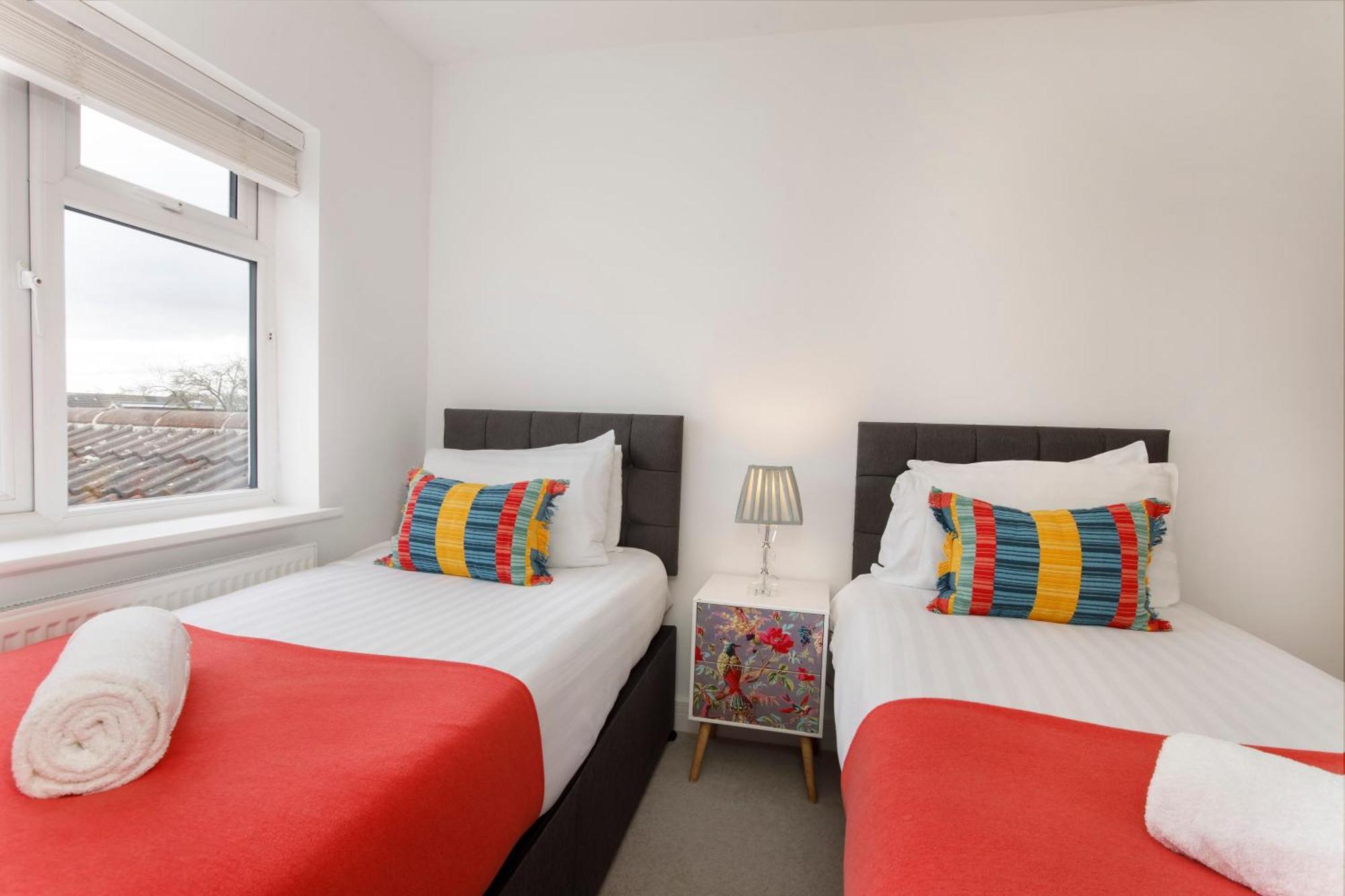 White House Apartments-Free Parking 1 Car Per Apartment Йорк Екстер'єр фото