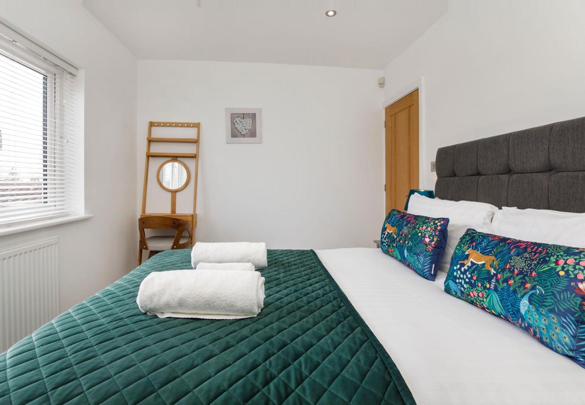 White House Apartments-Free Parking 1 Car Per Apartment Йорк Екстер'єр фото