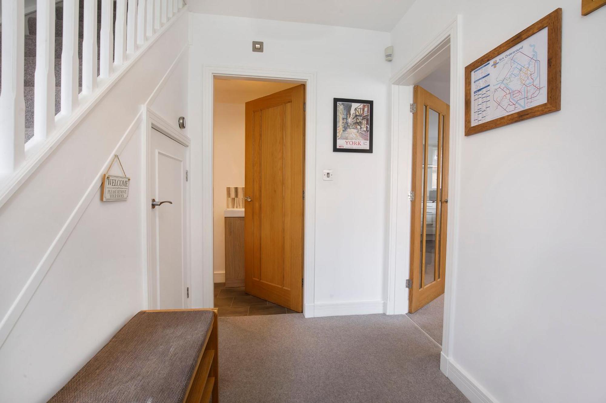 White House Apartments-Free Parking 1 Car Per Apartment Йорк Екстер'єр фото