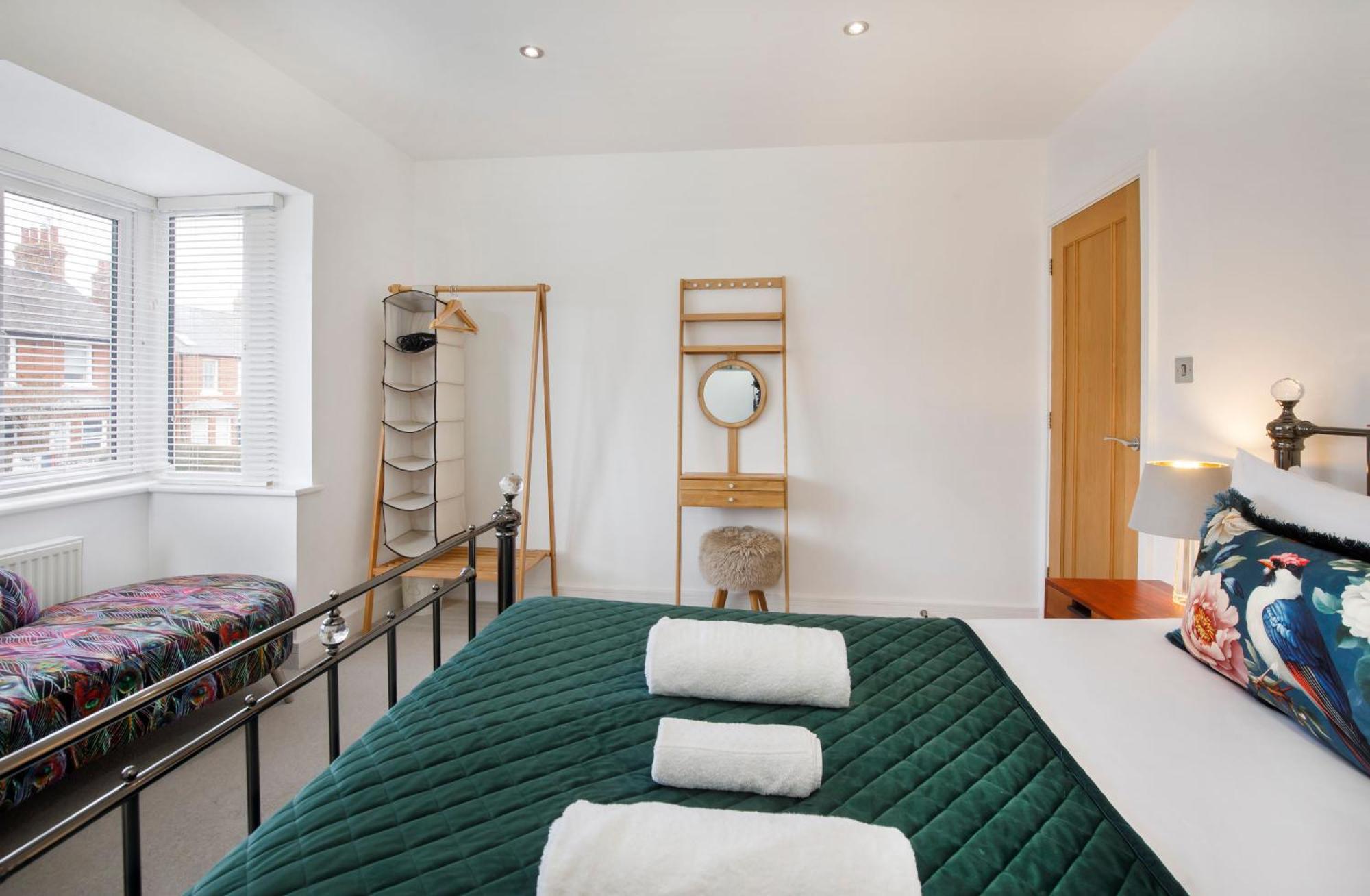 White House Apartments-Free Parking 1 Car Per Apartment Йорк Екстер'єр фото