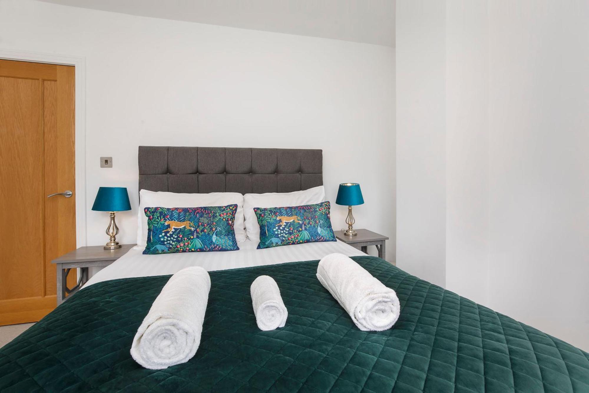 White House Apartments-Free Parking 1 Car Per Apartment Йорк Екстер'єр фото