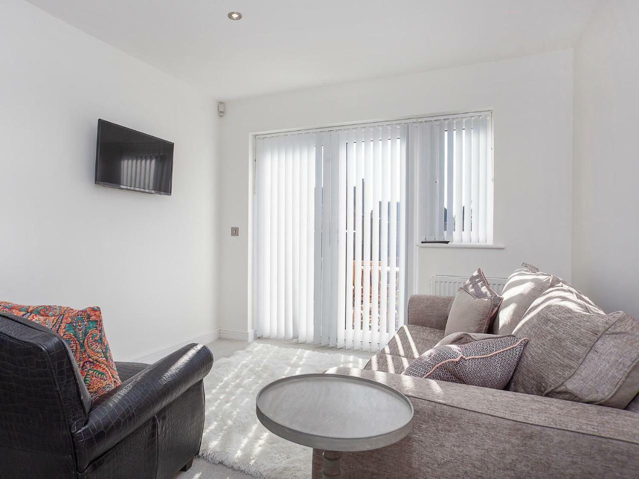 White House Apartments-Free Parking 1 Car Per Apartment Йорк Екстер'єр фото