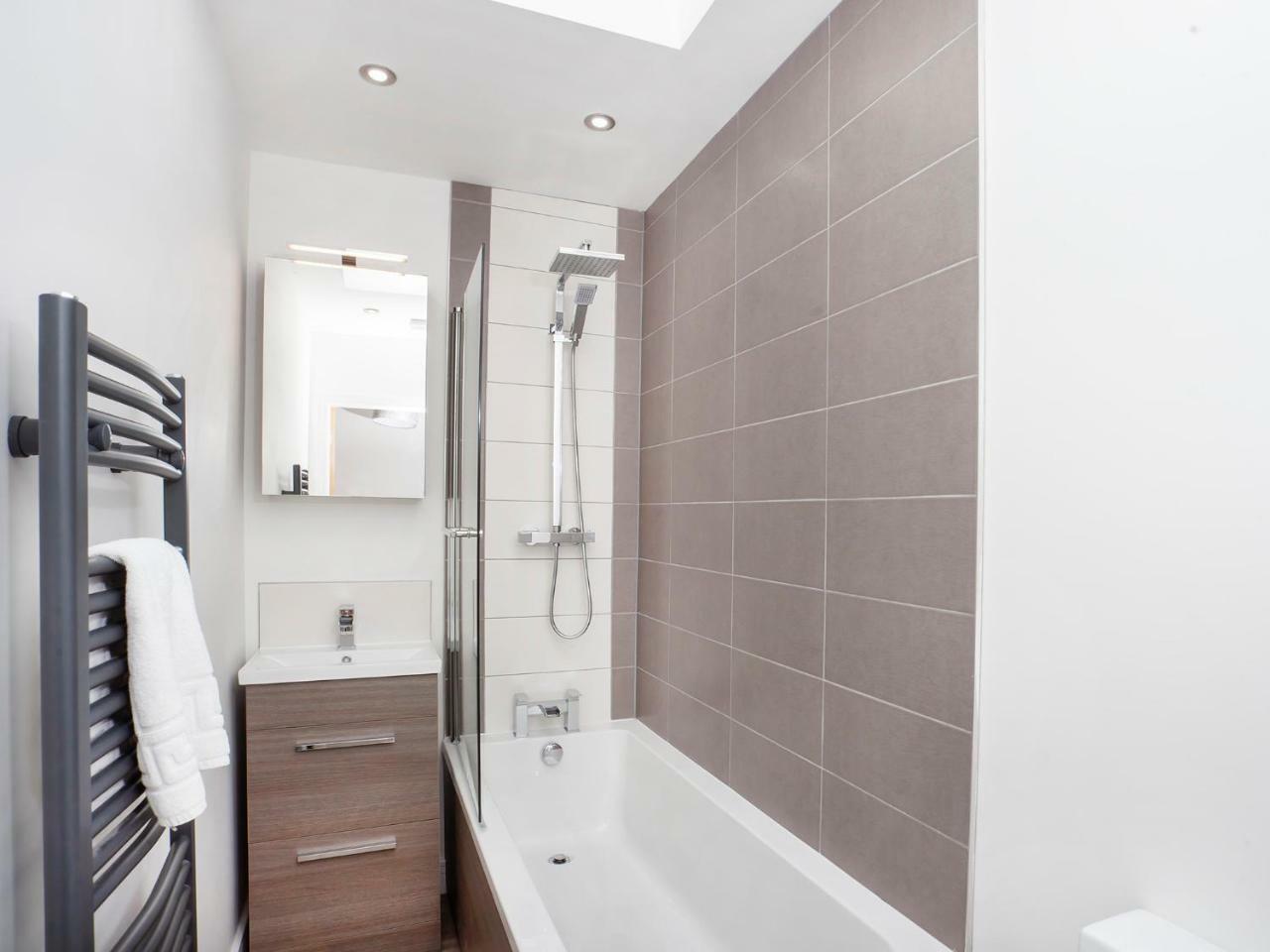 White House Apartments-Free Parking 1 Car Per Apartment Йорк Екстер'єр фото