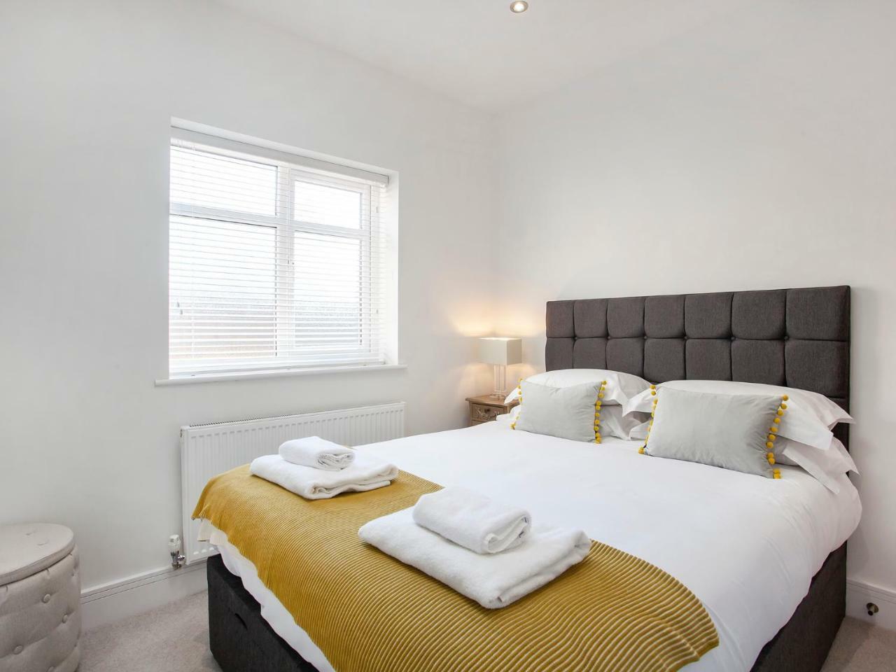 White House Apartments-Free Parking 1 Car Per Apartment Йорк Екстер'єр фото