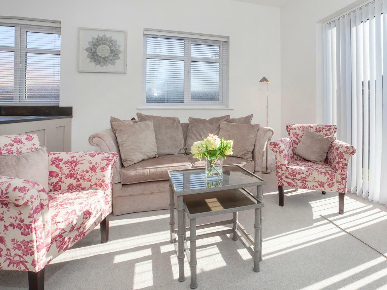 White House Apartments-Free Parking 1 Car Per Apartment Йорк Екстер'єр фото