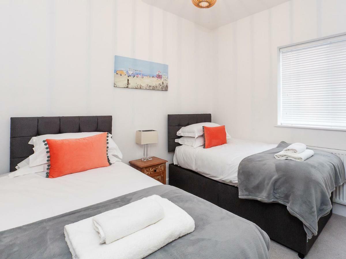 White House Apartments-Free Parking 1 Car Per Apartment Йорк Екстер'єр фото