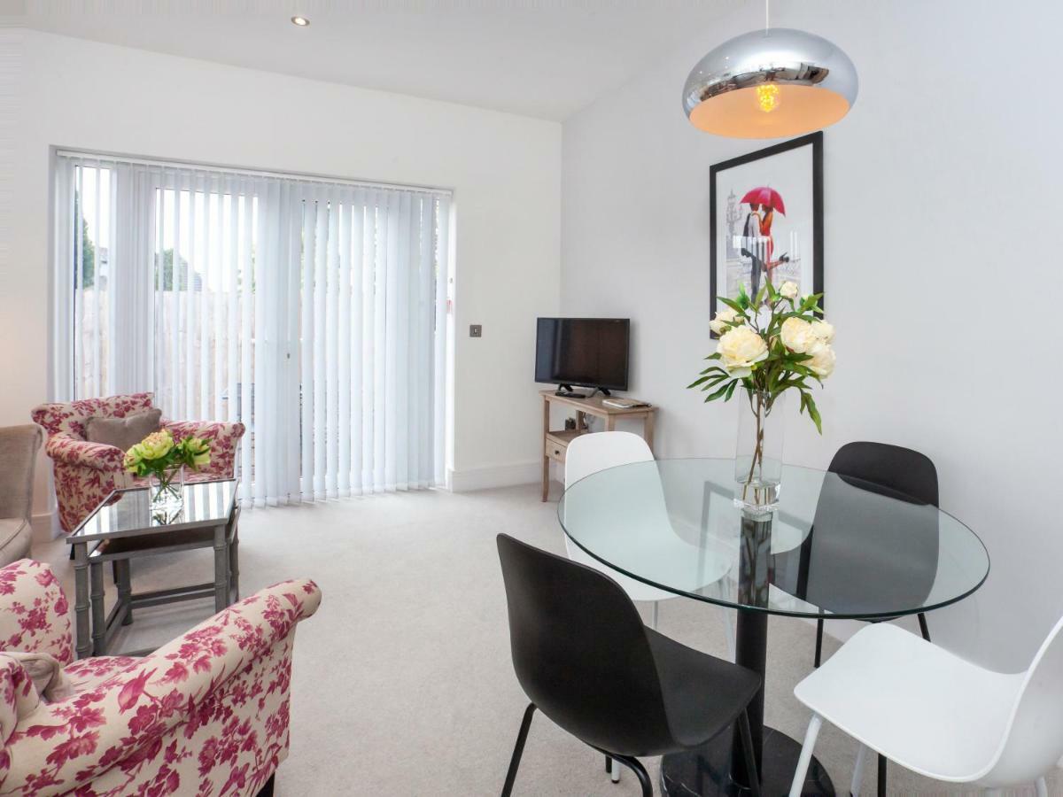 White House Apartments-Free Parking 1 Car Per Apartment Йорк Екстер'єр фото