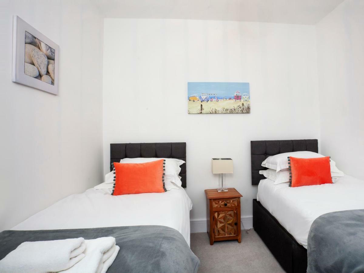 White House Apartments-Free Parking 1 Car Per Apartment Йорк Екстер'єр фото
